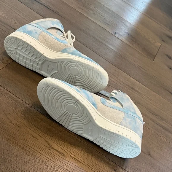 Nike Dunk High SE
Clouds Celestine Blue - Picture 4 of 6